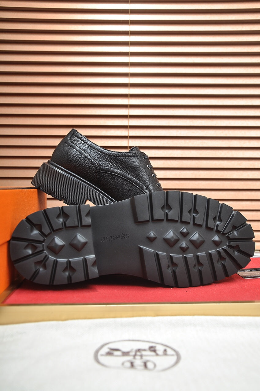 HM DANIEL TRAMPING SHOE BLACK GRAINDED CALFSKIN