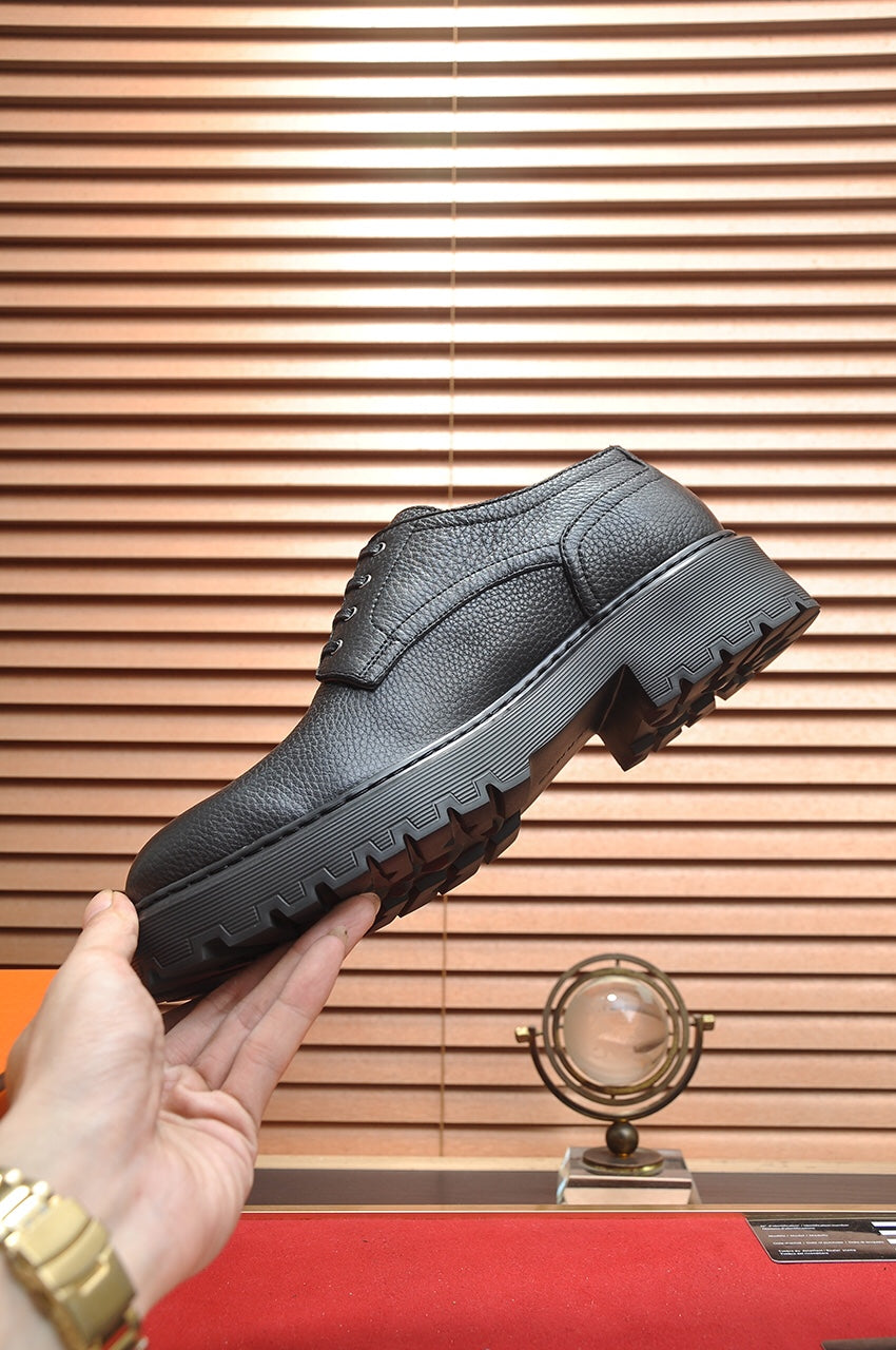 HM DANIEL TRAMPING SHOE BLACK GRAINDED CALFSKIN