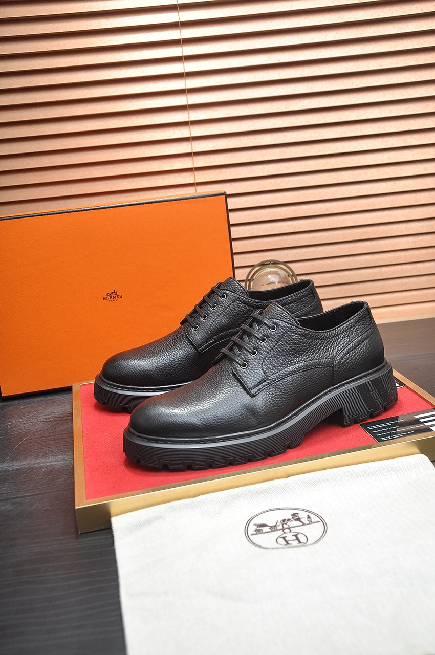 HM DANIEL TRAMPING SHOE BLACK GRAINDED CALFSKIN