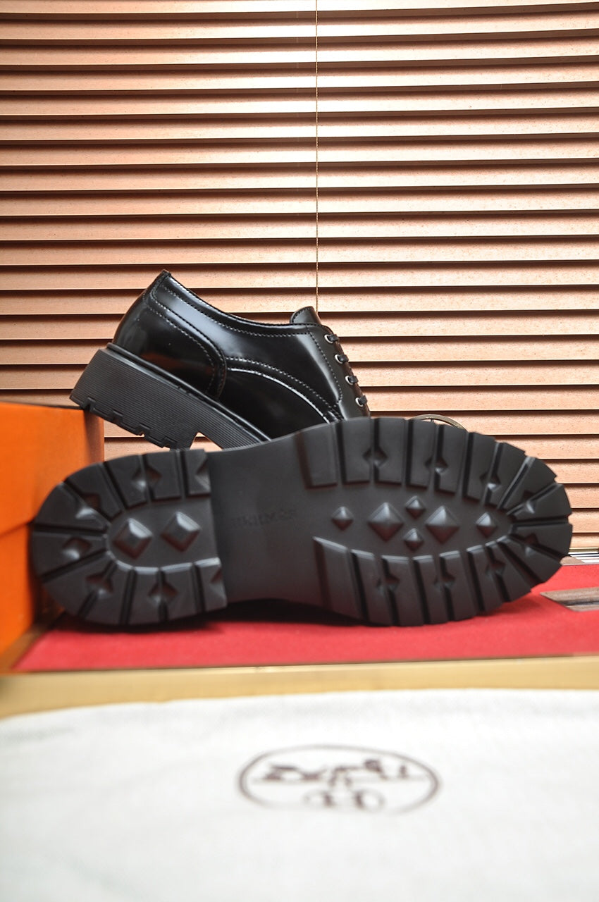 HM DANIEL TRAMPING SHOE GLOSSY BLACK CALFSKIN