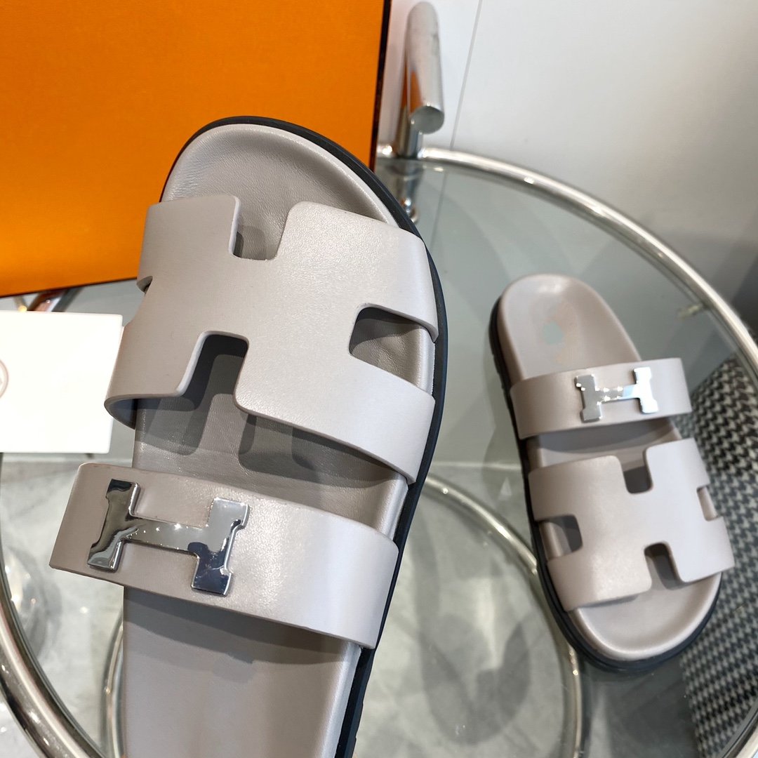 Chypre Sandal Gray Leather