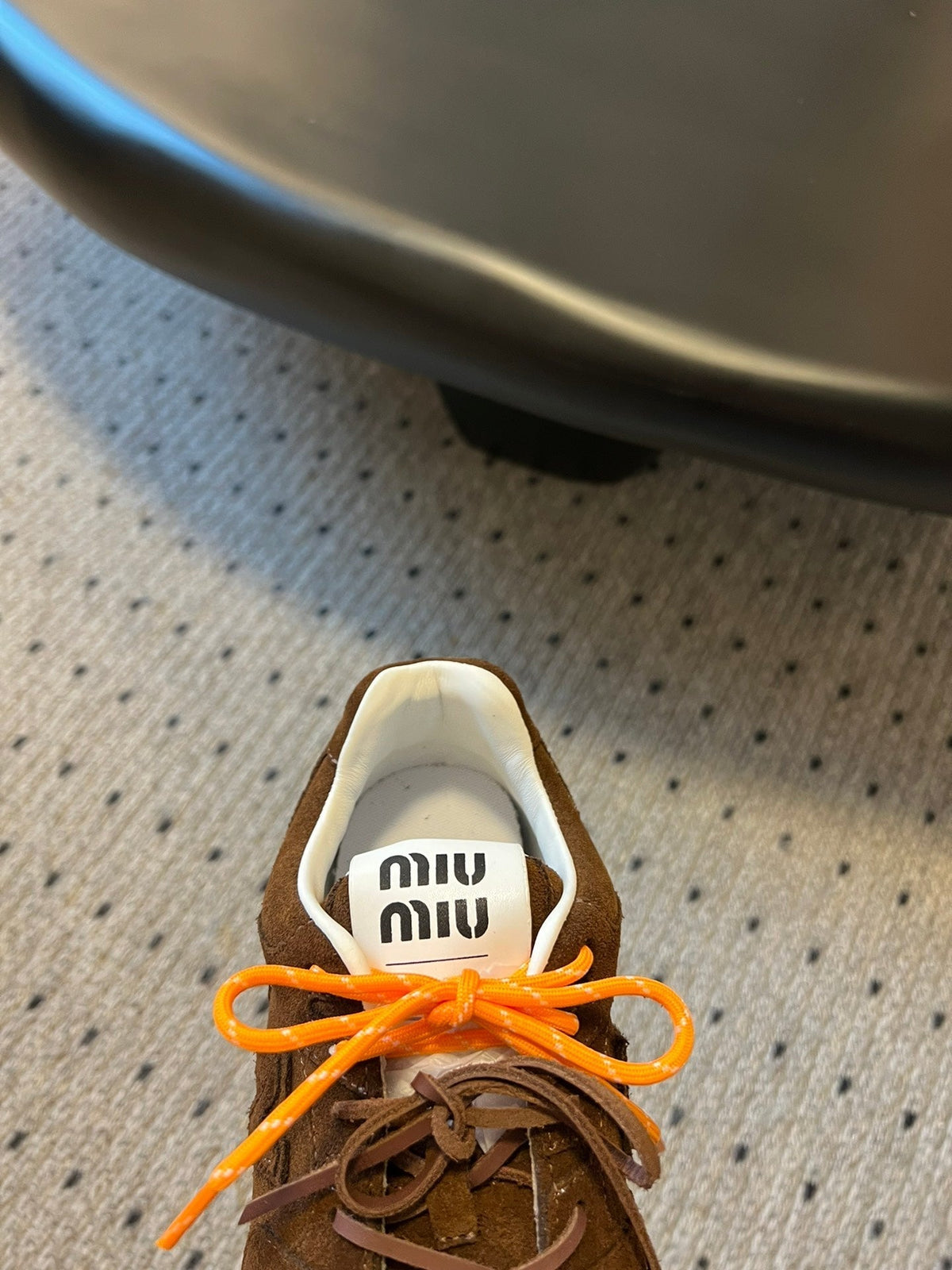 miu sneaker balance 530 dark brown suede
