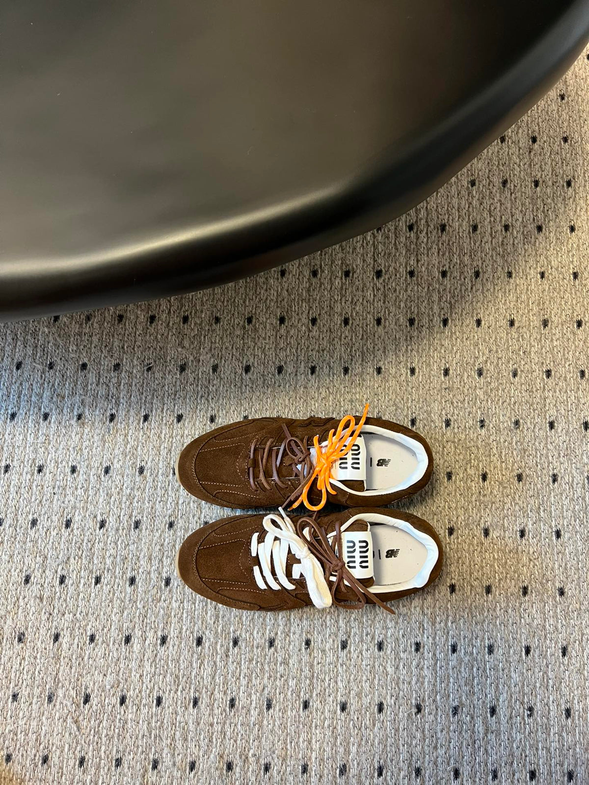 miu sneaker balance 530 dark brown suede