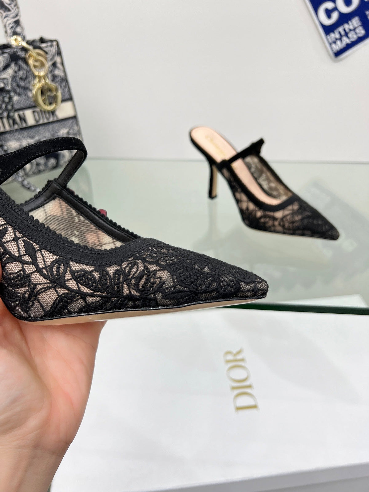 CD 25 Capture Heeled Mule Black Mesh
