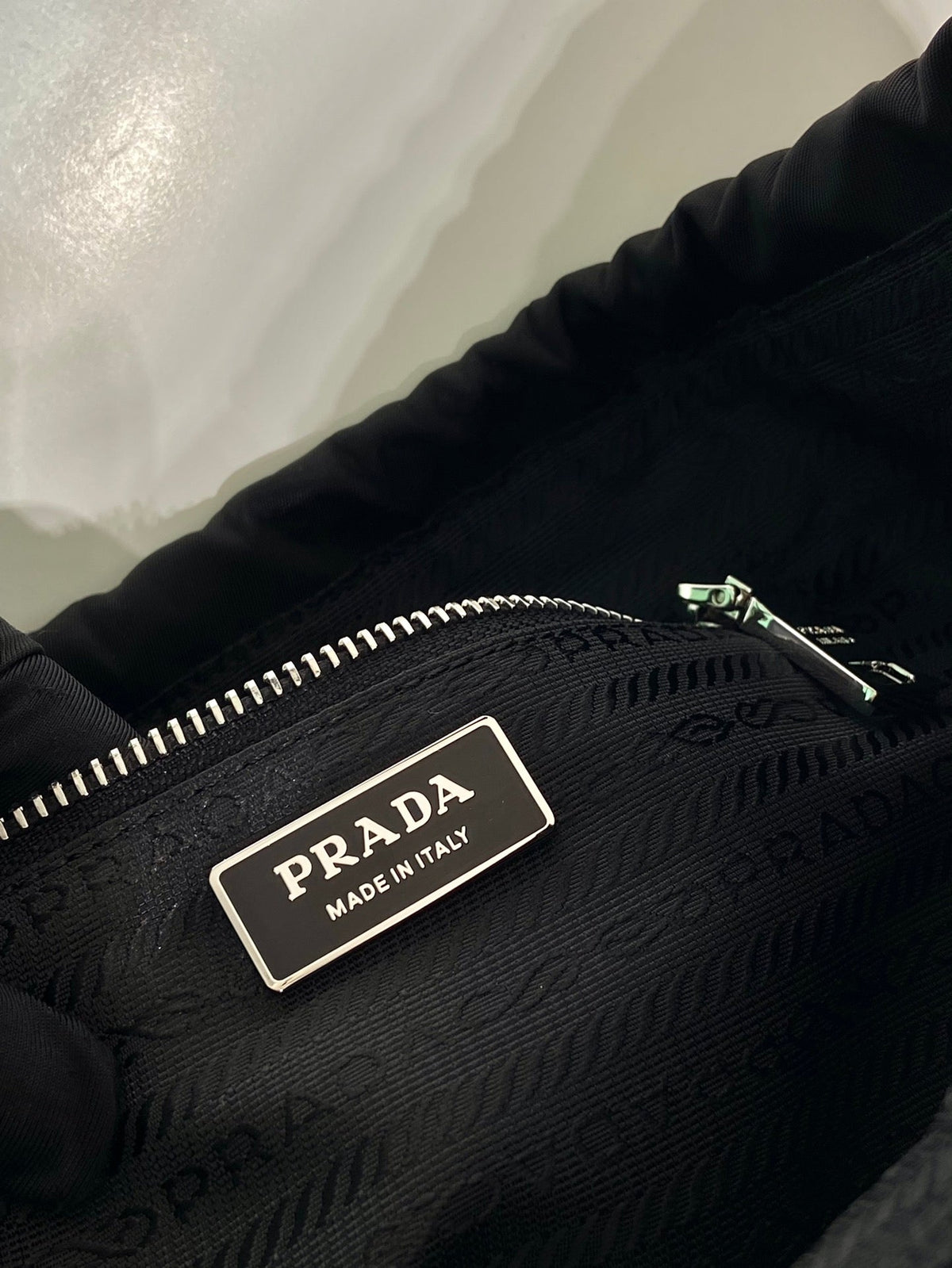 LARGE DRAWSTRING BAG 37 IN BLACK RE-NYLON