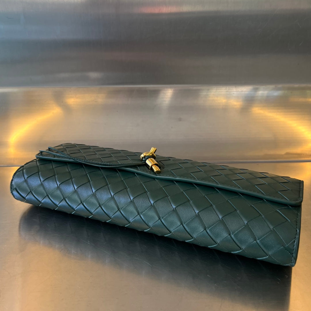 BV Long Clutch Andiamo With Handle 31cm Green Calfskin 563668
