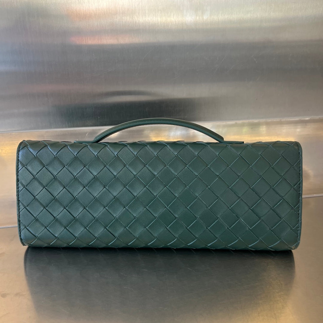 BV Long Clutch Andiamo With Handle 31cm Green Calfskin 563668