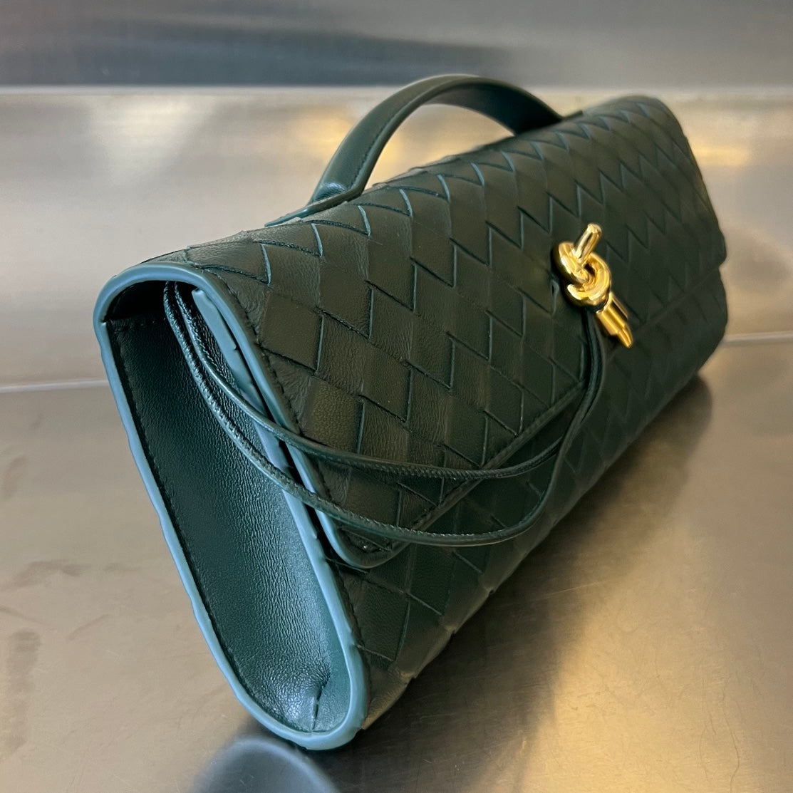 BV Long Clutch Andiamo With Handle 31cm Green Calfskin 563668