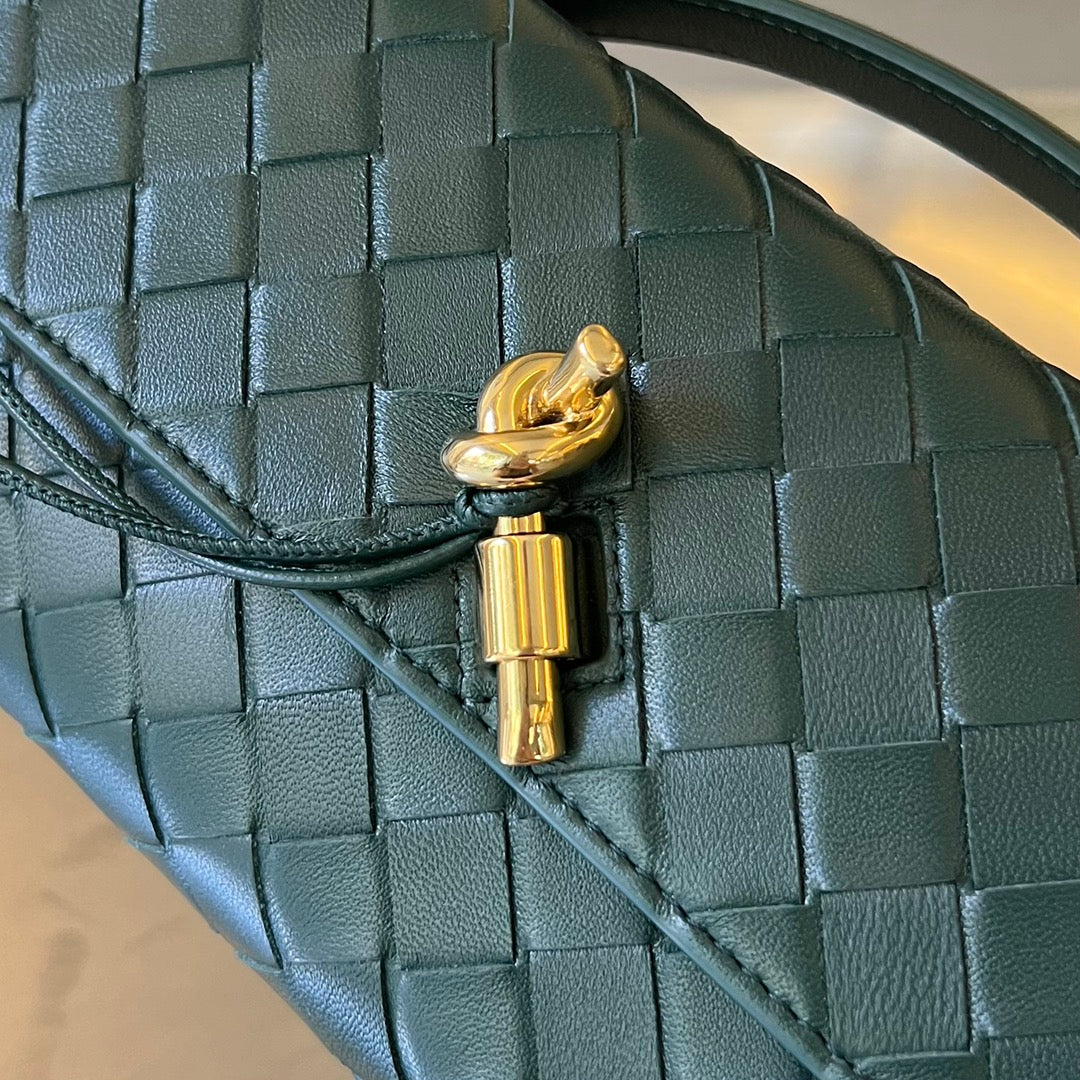 BV Long Clutch Andiamo With Handle 31cm Green Calfskin 563668