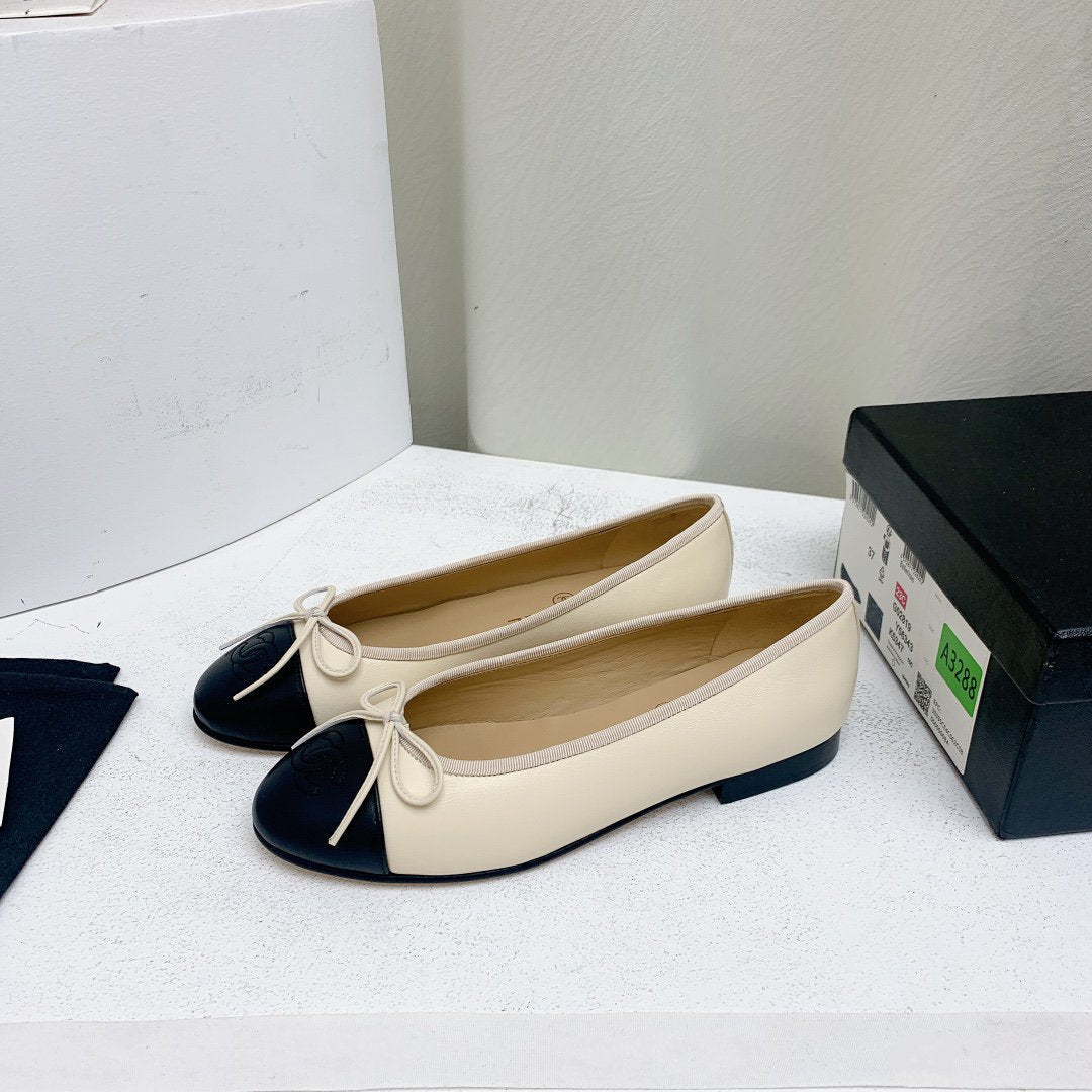 ballet flat light beige black lambskin