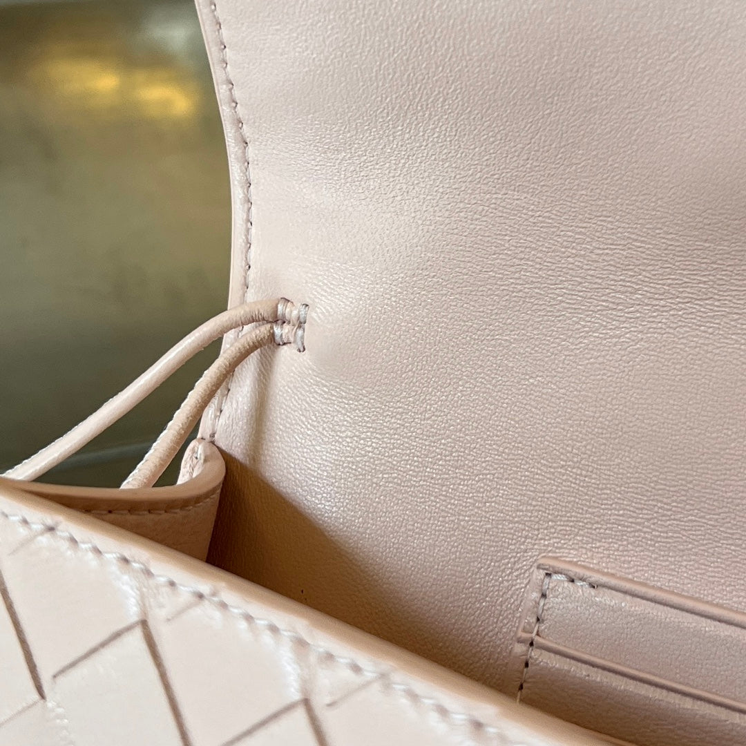 BV Long Clutch Andiamo With Handle 31cm Pink Calfskin 563669