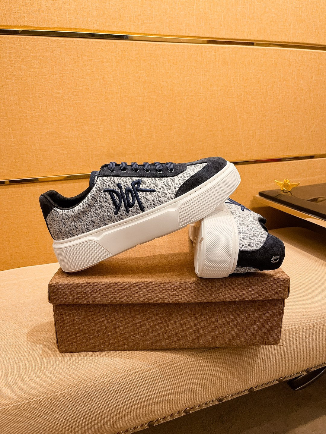 CD HOMME THICK-SOLE SNEAKERS BLACK AND WHITE JACQUARD