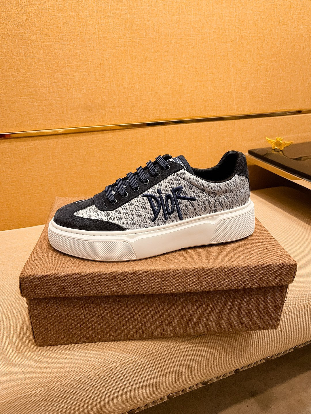 CD HOMME THICK-SOLE SNEAKERS BLACK AND WHITE JACQUARD