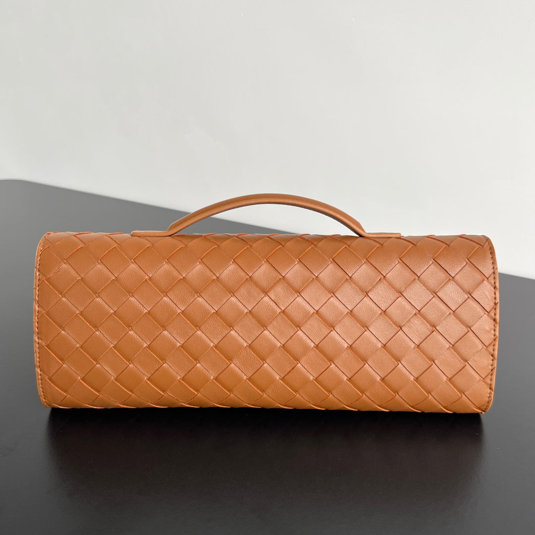 BV Long Clutch Andiamo With Handle 31cm Brown Calfskin 563672
