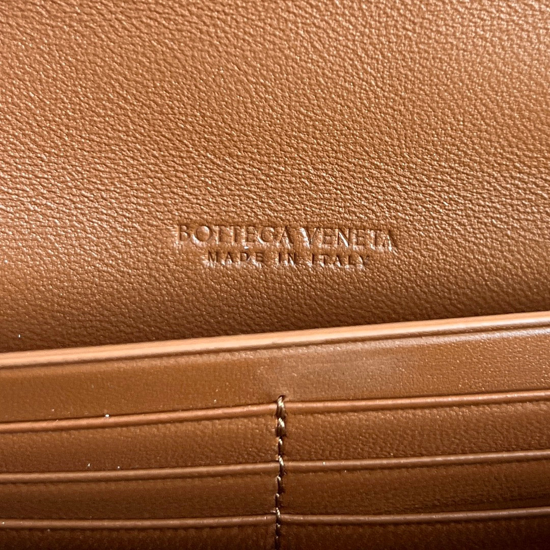 BV Long Clutch Andiamo With Handle 31cm Brown Calfskin 563672