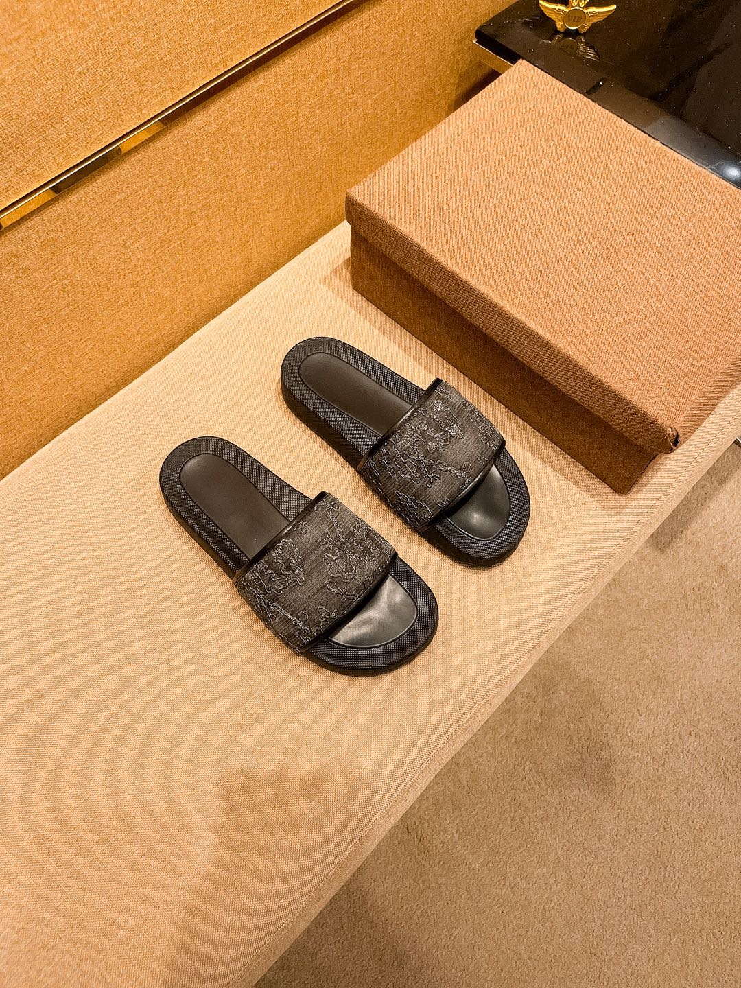 GG Men's Slide Black Calfskin 709745