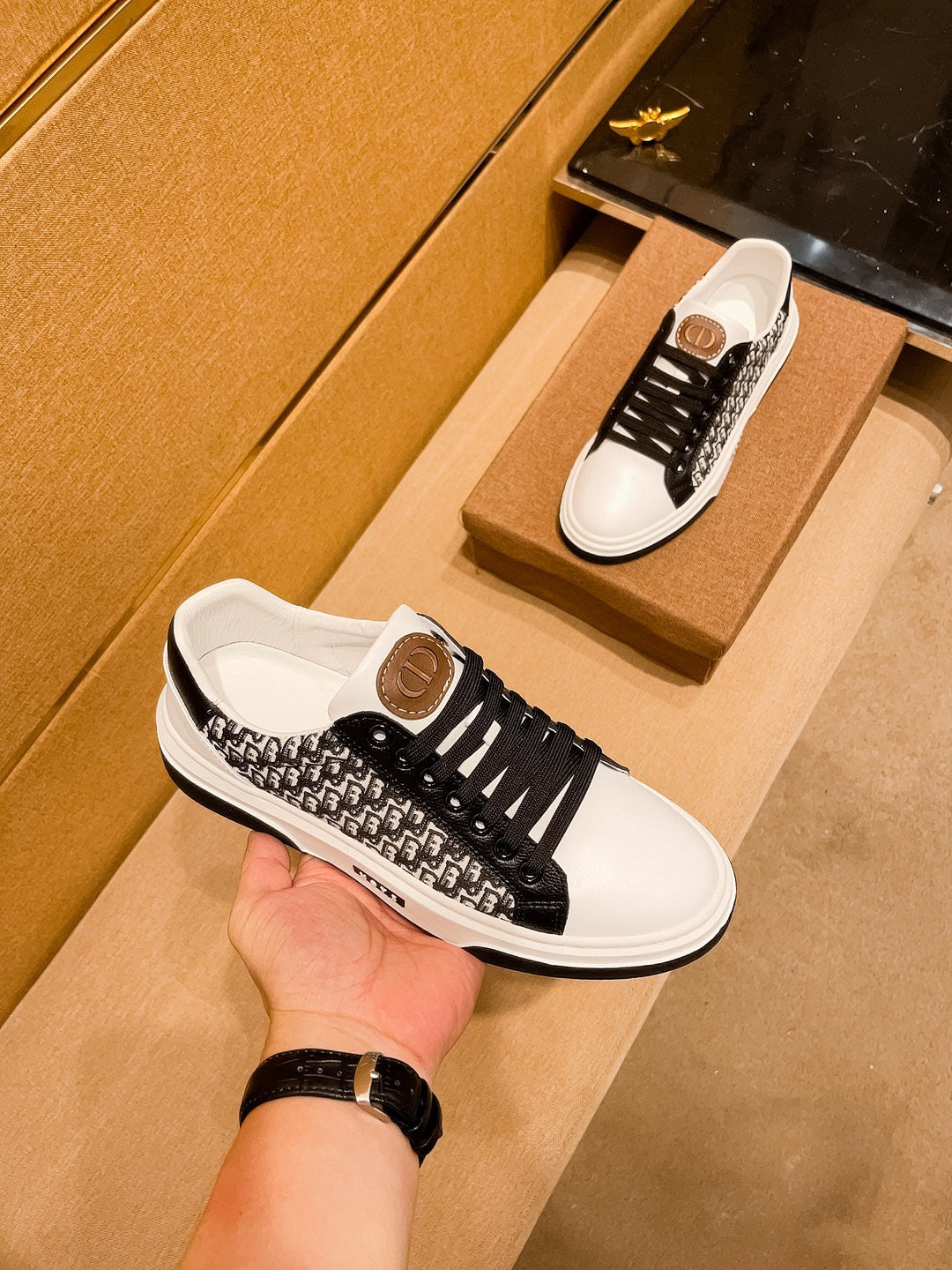 CD LOW TOP SNEAKER WHITE AND BLACK CALFSKIN