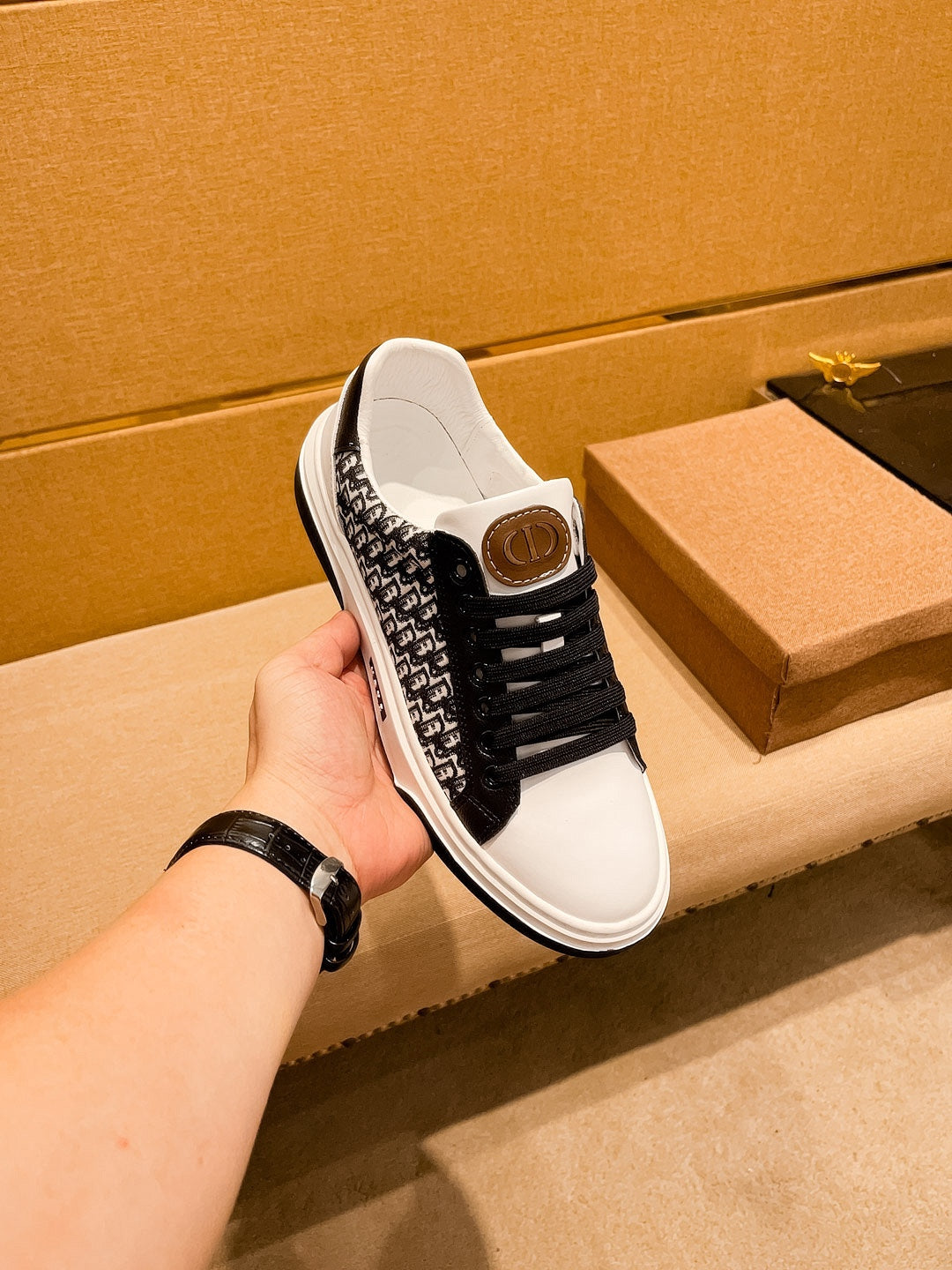CD LOW TOP SNEAKER WHITE AND BLACK CALFSKIN