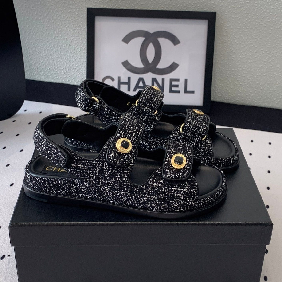 dad sandal black white tweed