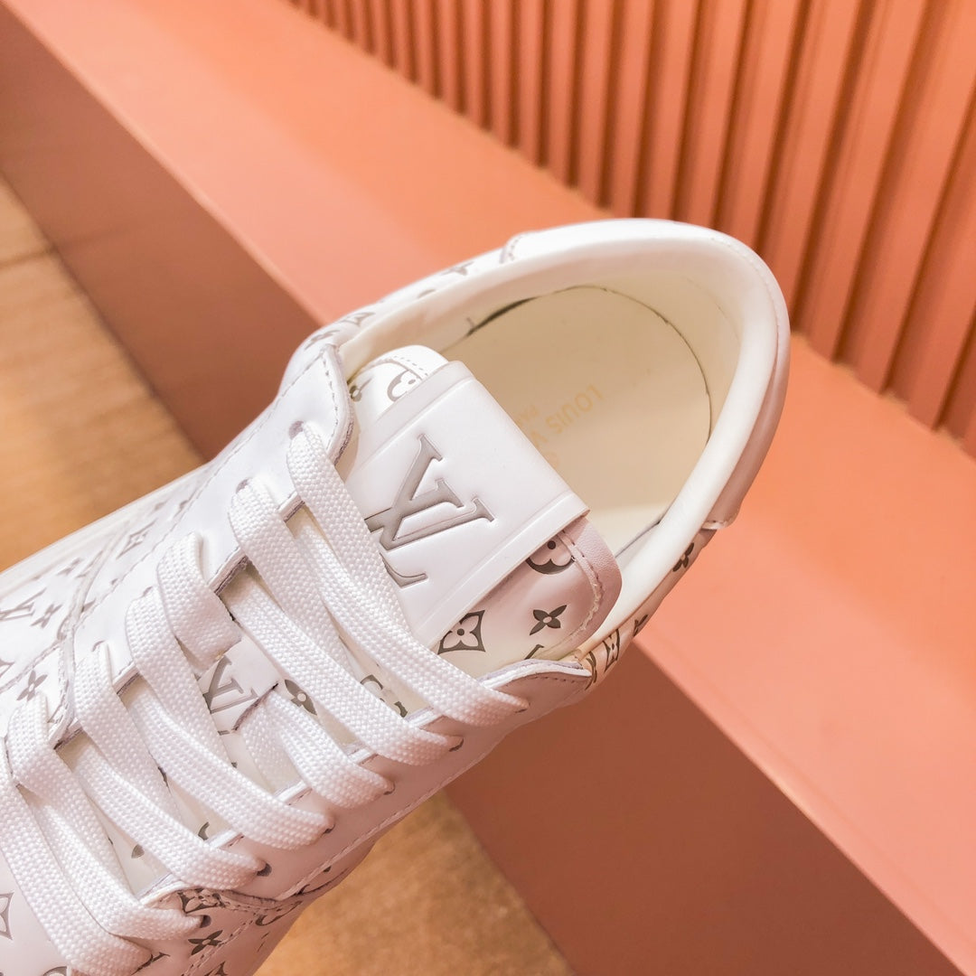 LV TRAINER SNEAKER IN BEIGE MONOGRAM CALFSKIN