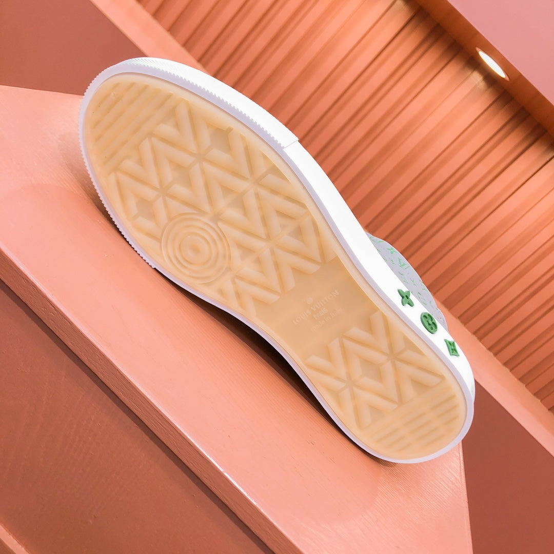 LV TRAINER SNEAKER IN TAN BEIGE MONOGRAM CALFSKIN