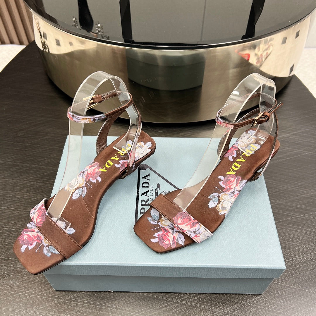 PRA TRIANGLE HEEL FLOWER MOTIF SATIN SANDALS CINNAMON