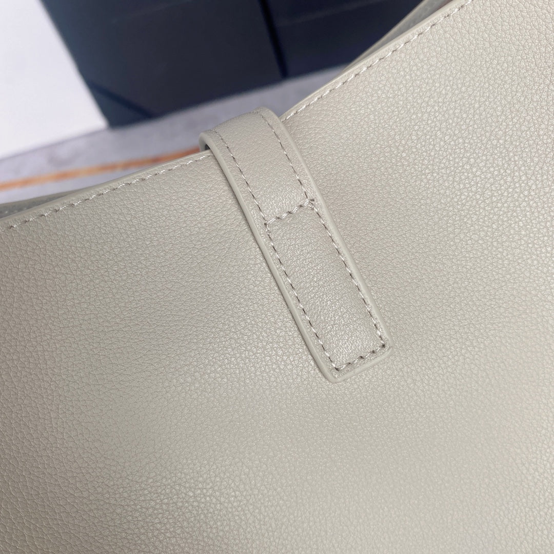 le 5a7 large 30cm white calfskin