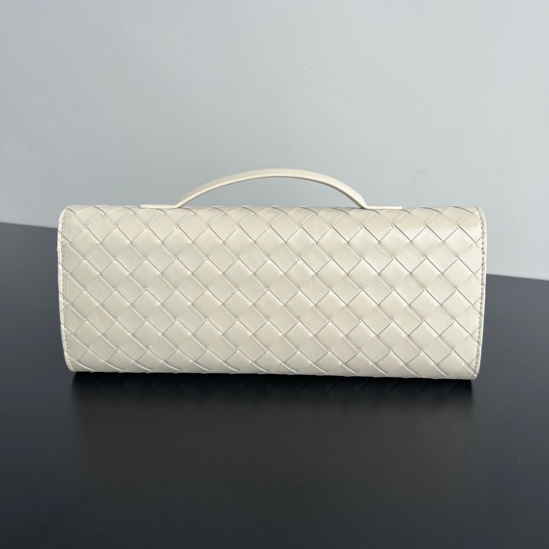 BV Long Clutch Andiamo With Handle 31cm White Calfskin 563670