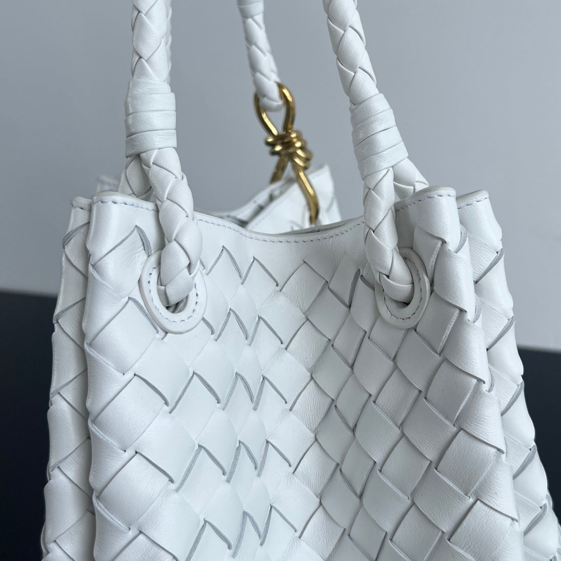 BV Intrecciato 30cm Bag White Leather 532239