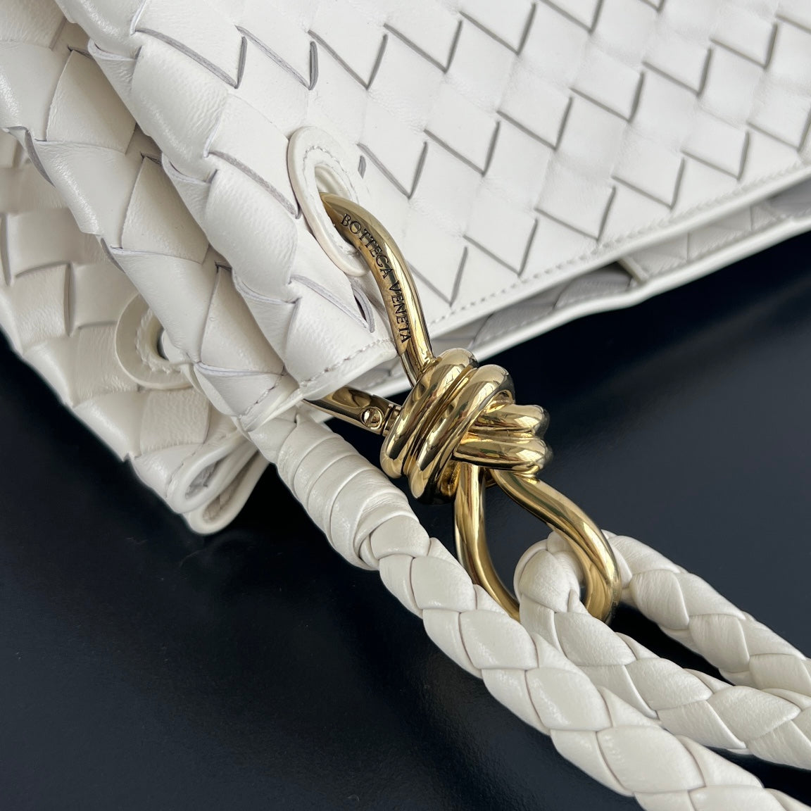 BV Intrecciato 30cm Bag Cream Leather 532241