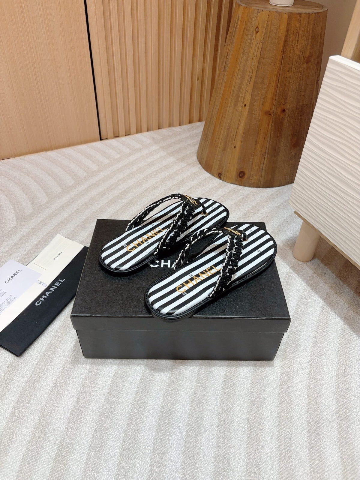 CC WOVEN FLIP FLOP WHITE MIX BLACK SHEEPSKIN