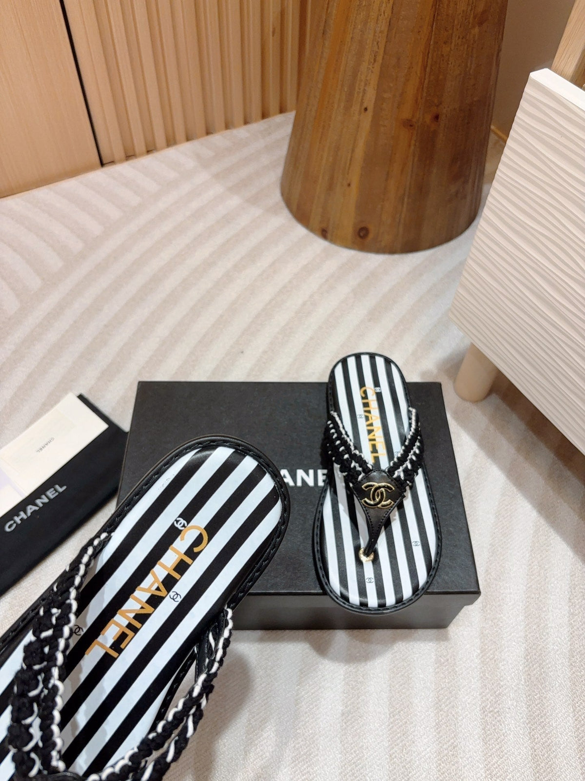 CC WOVEN FLIP FLOP WHITE MIX BLACK SHEEPSKIN