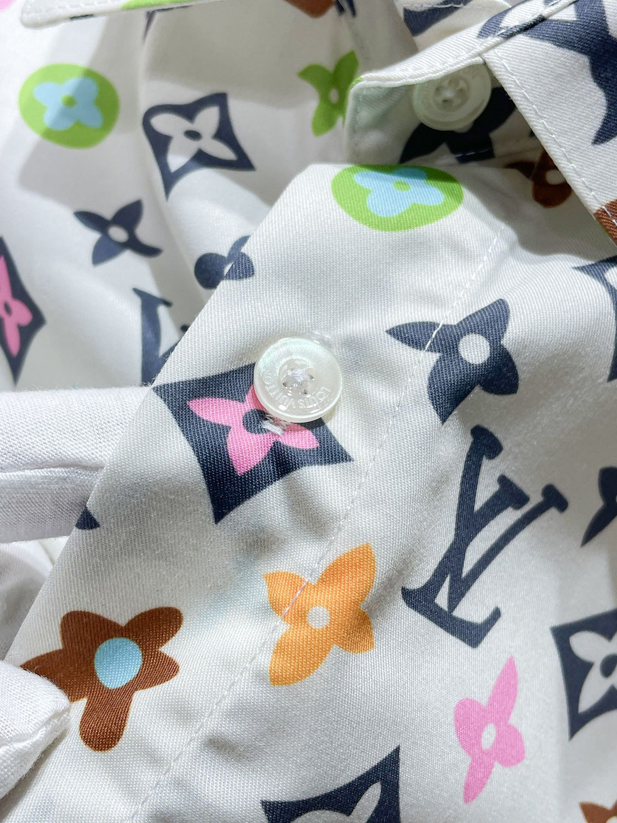 LV LONG-SLEEVED SHIRT IN WHITE MONOGRAM COTTON 238801