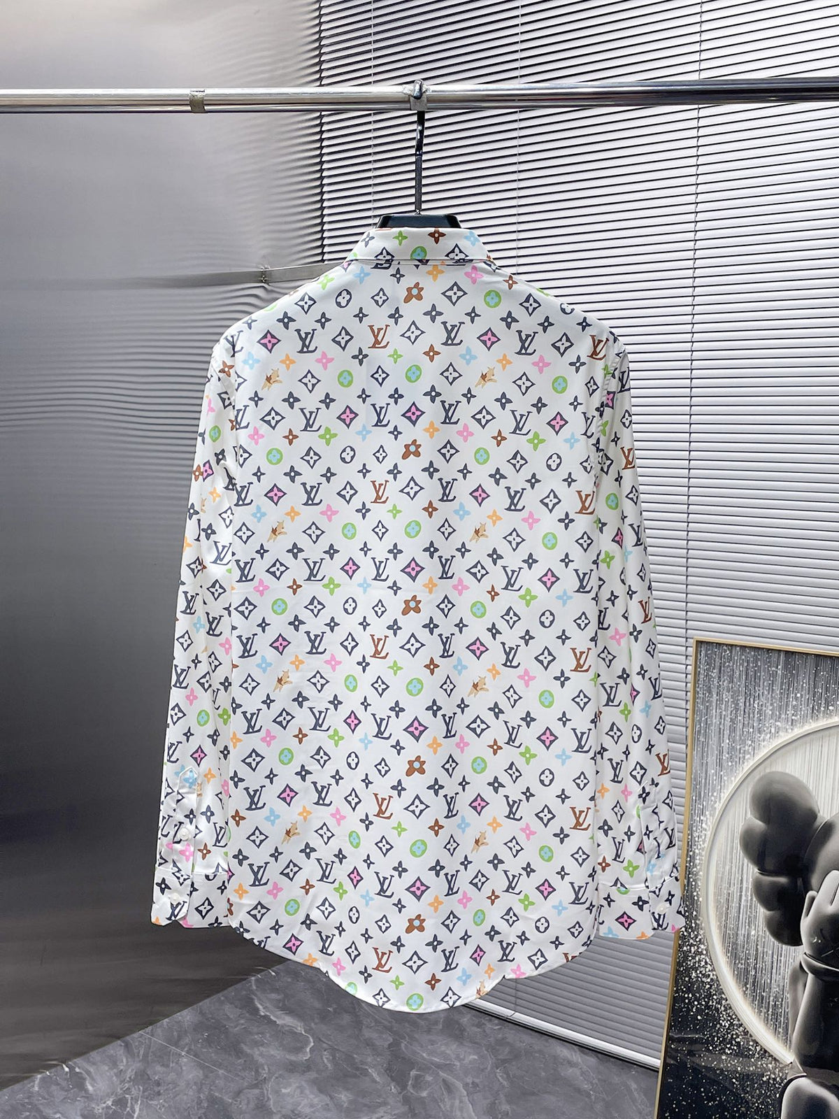 LV LONG-SLEEVED SHIRT IN WHITE MONOGRAM COTTON 238801