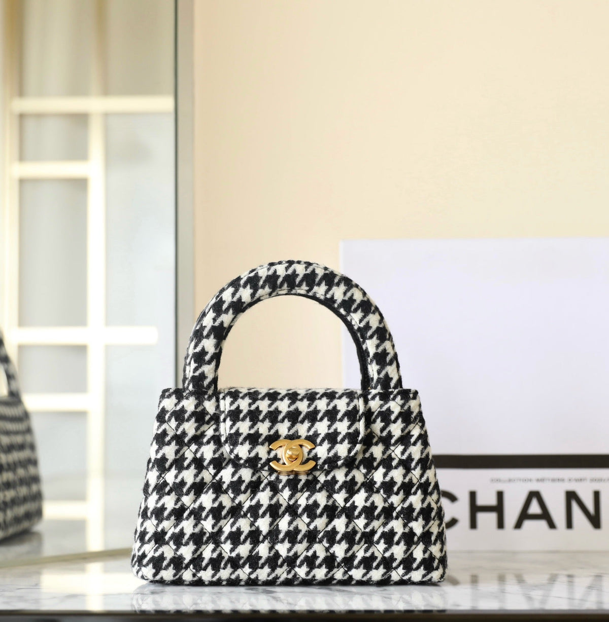 cc 24a nano 19cm kelly shopper bag black white tweed