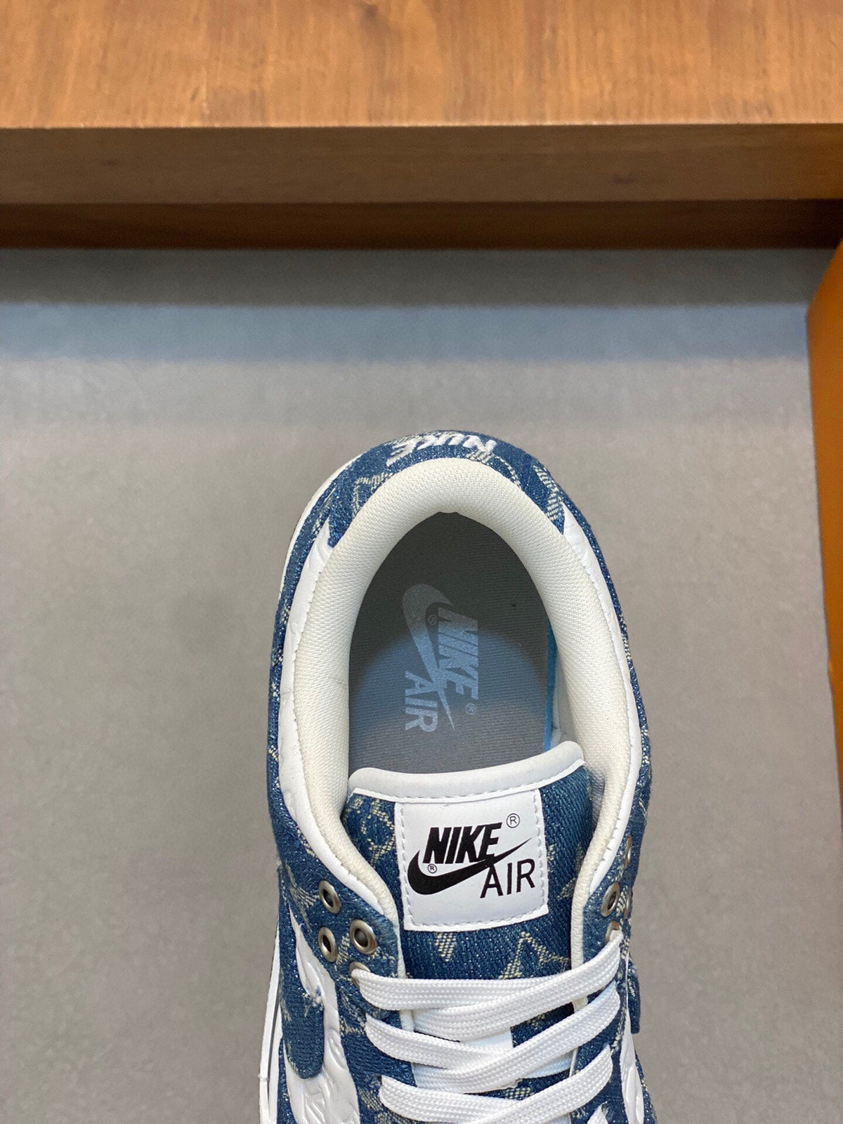 AIR TRAINER IN COBALT BLUE MIX WHITE CALFSKIN