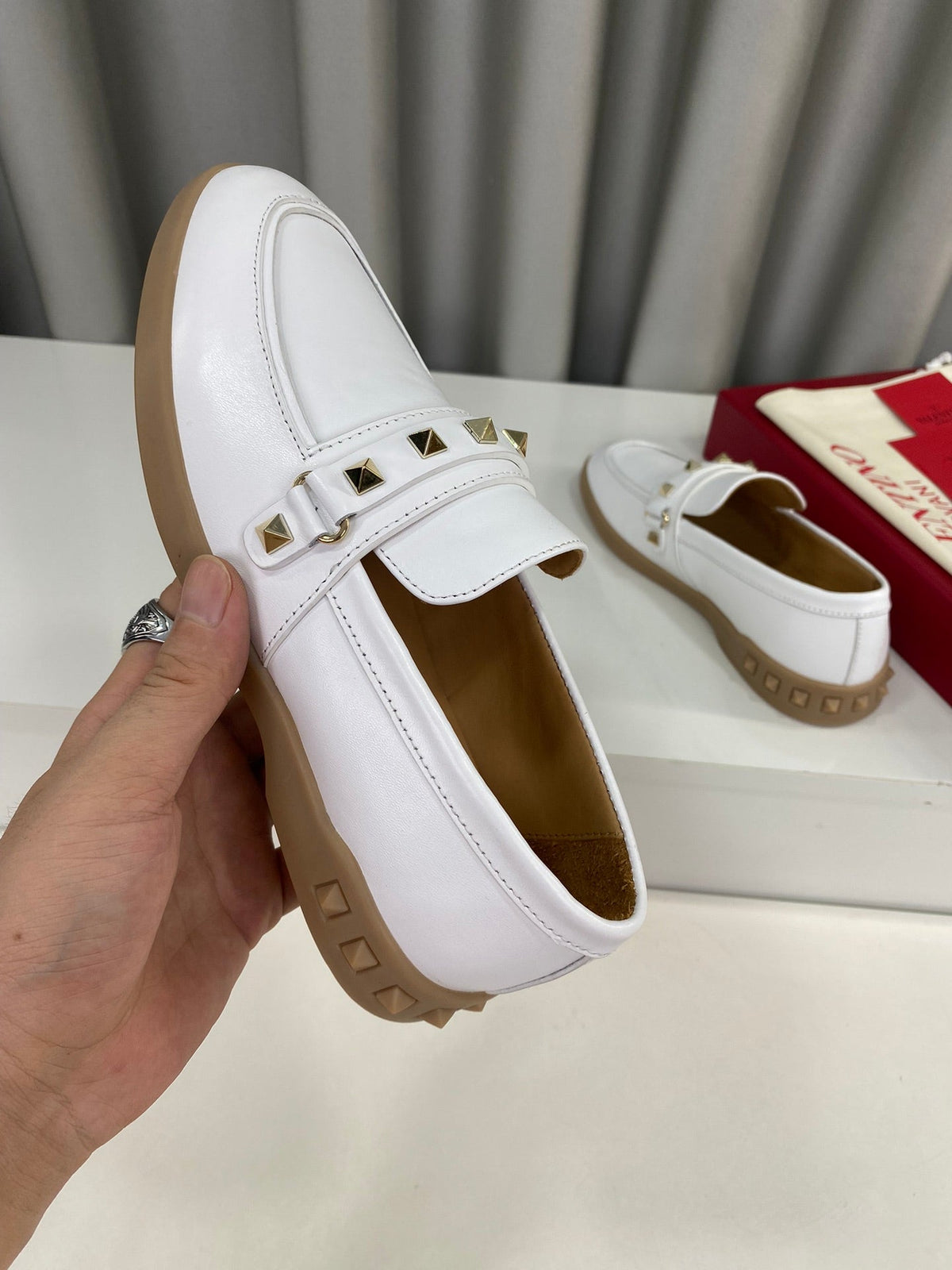 LEISURE FLOWS SPLIT LOAFER IN WHITE CALFSKIN