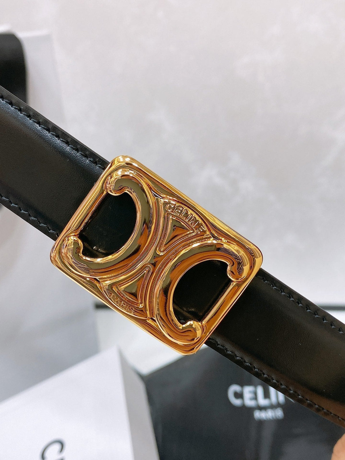 CL MEDIUM 25 MM TRIOMPHE BELT IN TAURILLON AND BLACK CALFSKIN GOLD HARDWARE
