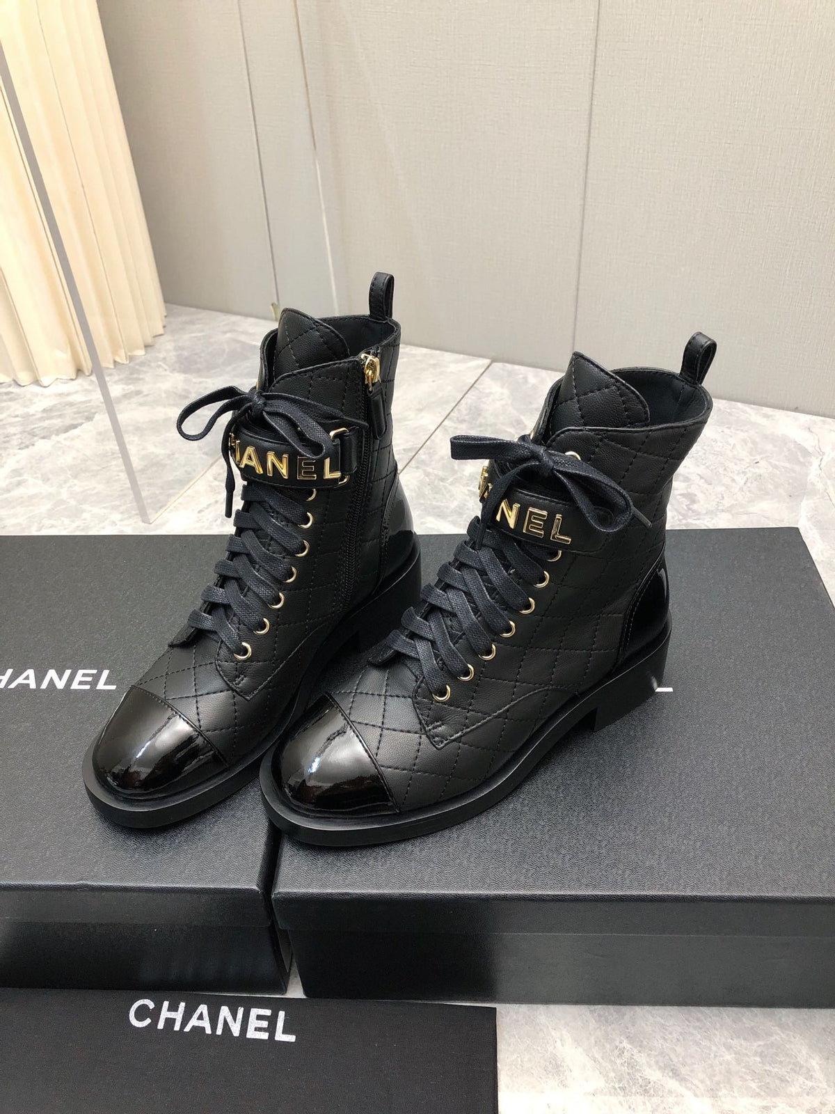CC Short Boots 45mm In Black Quilted Lambskin And Glossy Cowhide 950042