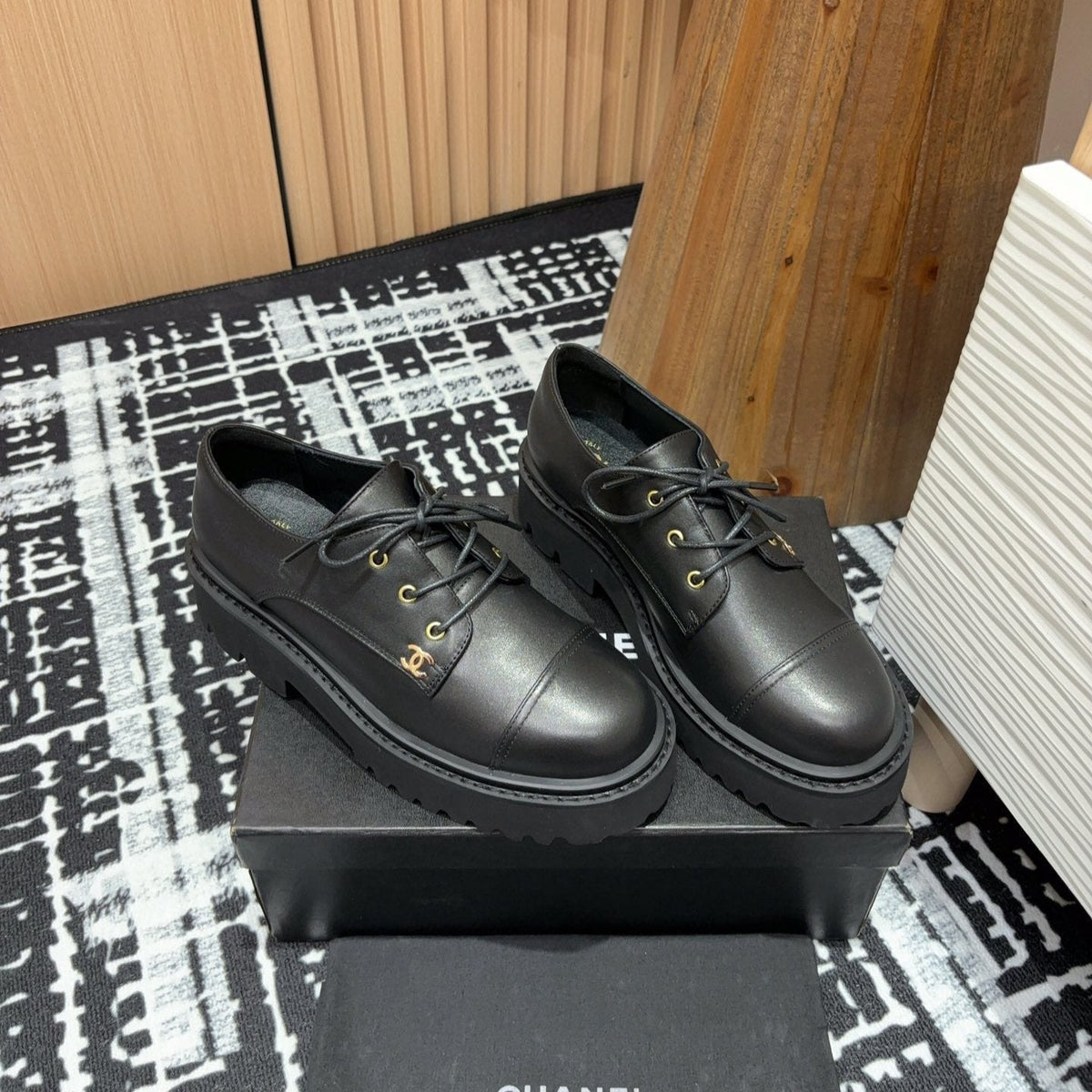 CC OXFORD SHOES IN BLACK CALFSKIN