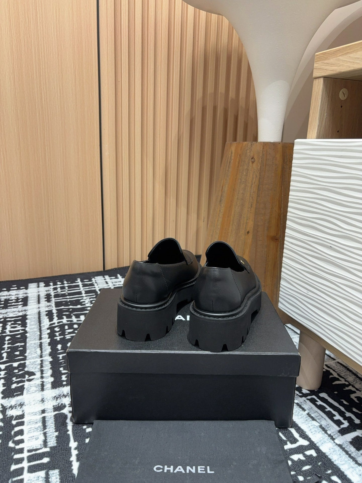 CC MOCCASINS IN BLACK CALFSKIN