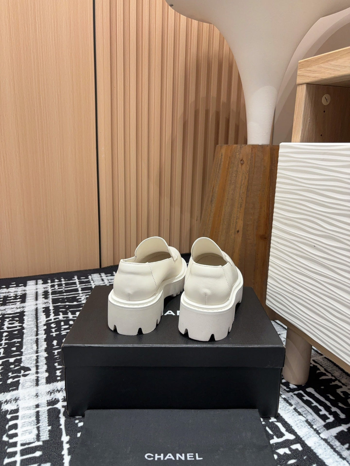 CC MOCCASINS IN WHITE CALFSKIN