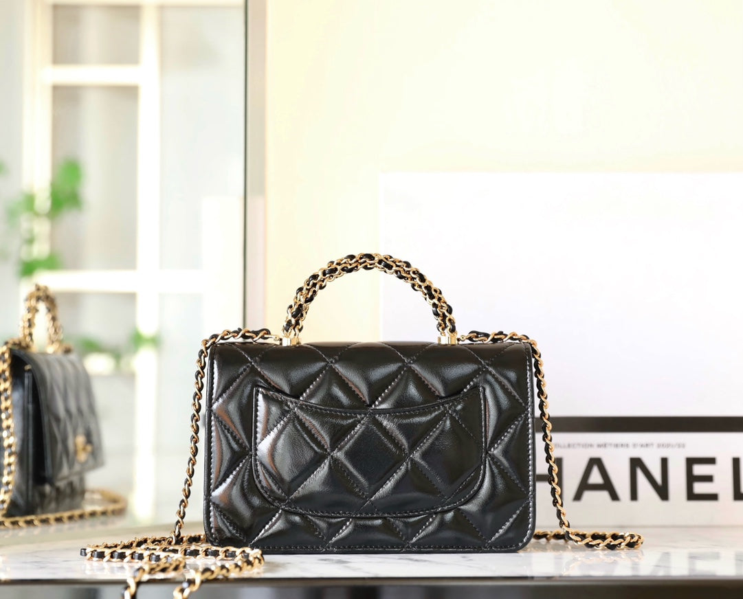 24b woc 19cm black lambskin gold hardware