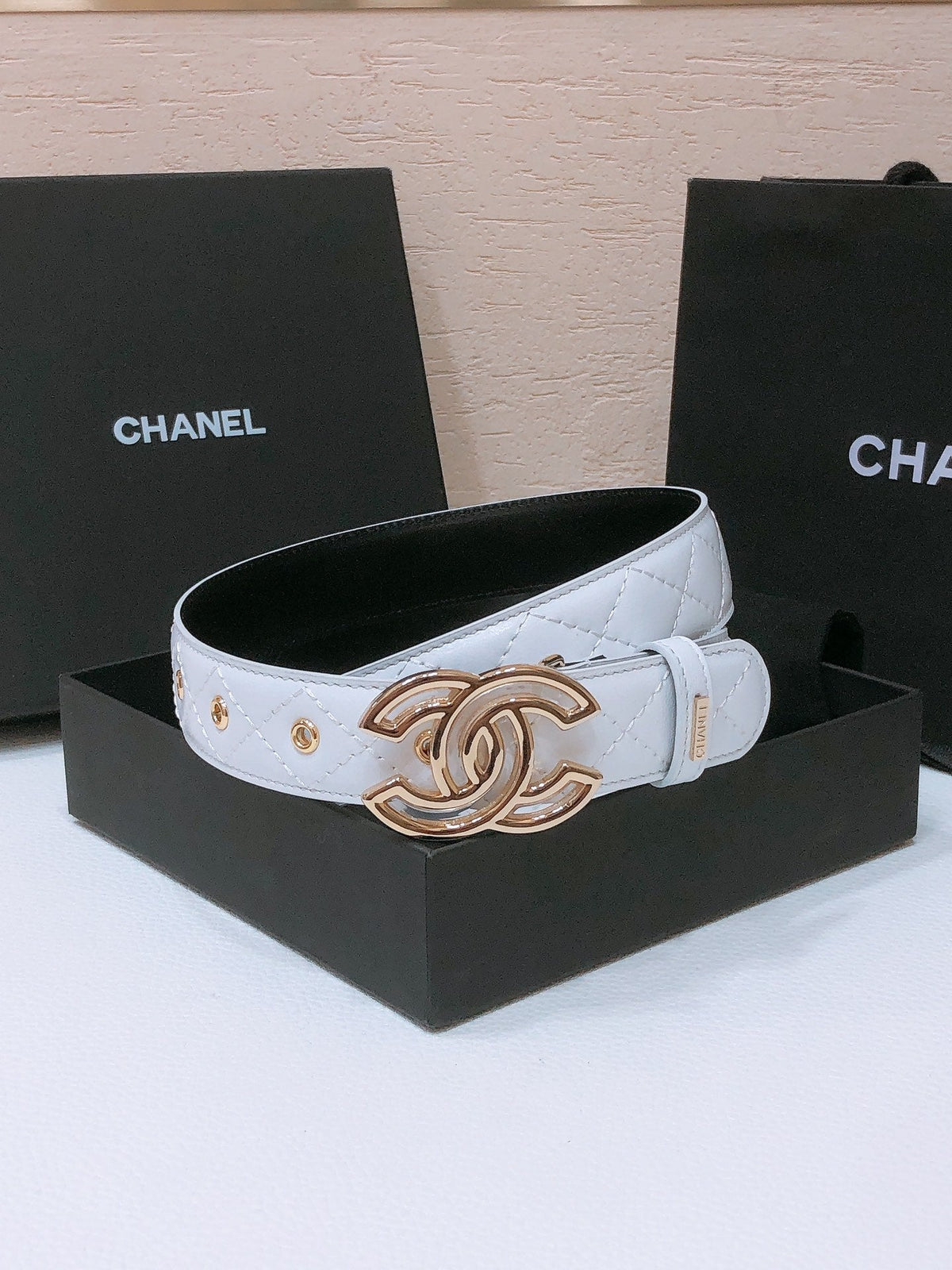 CHANEL BELT 3CM IN WHITE EMBROIDERED LAMBSKIN GOLD HARDWARE