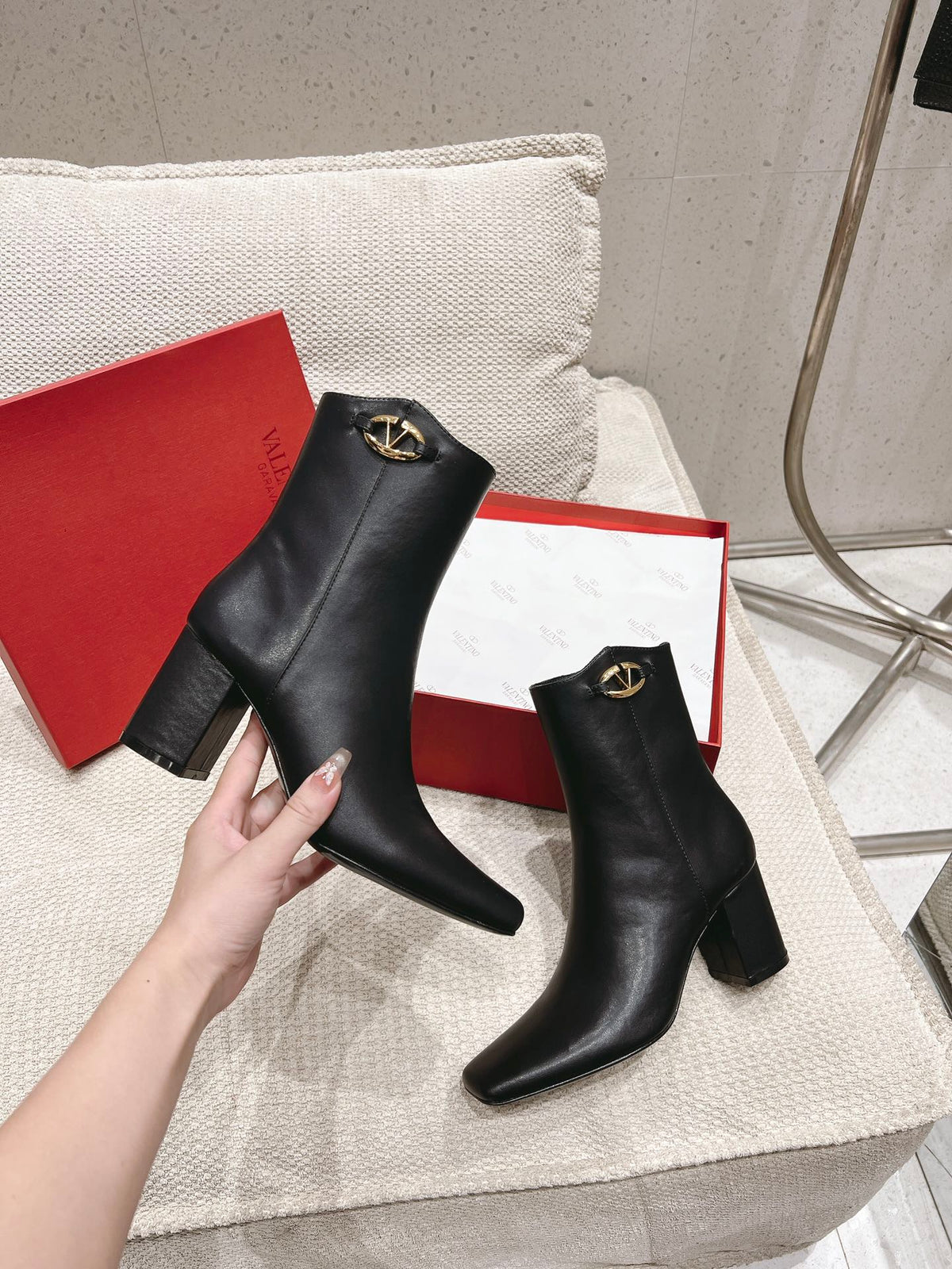 VLOGO THE BOLD EDITION ANKLE BOOT IN BLACK CALFSKIN 70MM