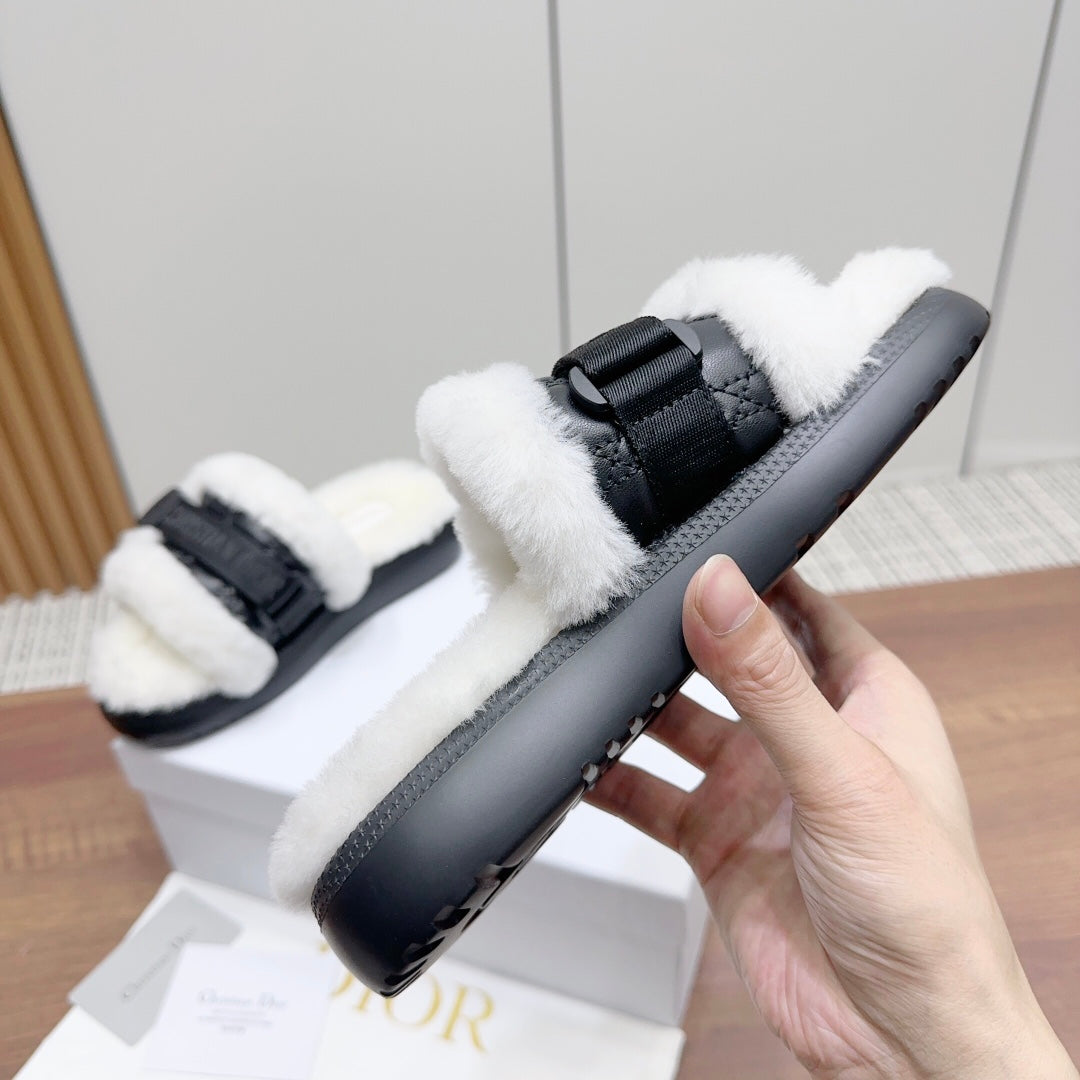 CD Dioriviera Dio(r)evolution Slide Black White Quilted Fleece Lining And Lambskin