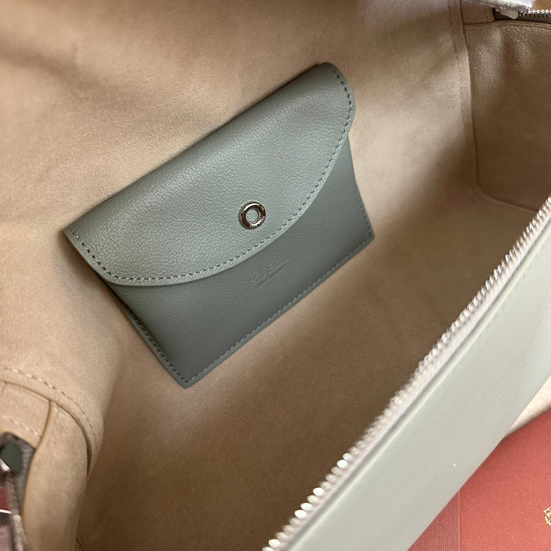 EXTRA BAG L27 IN POWDER BLUE SMOOTH CALFSKIN