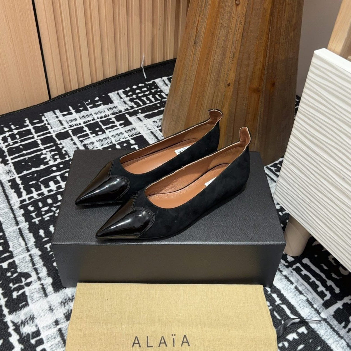 Alaila Ballerina Flats Coeur In Black Suede 933070