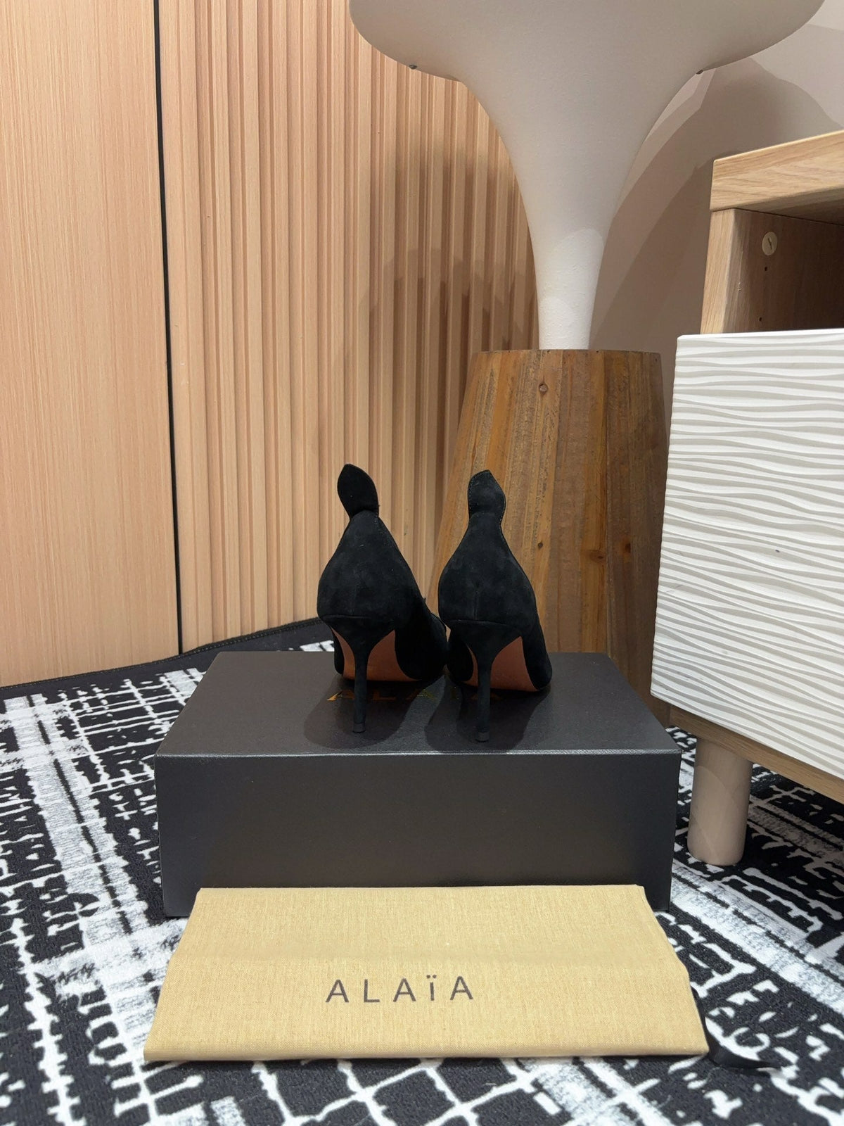 Alaia Pump Coeur 85mm In BLack Suede 933077
