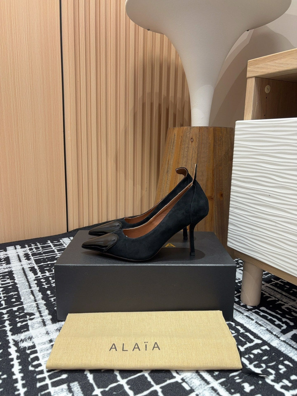 Alaia Pump Coeur 85mm In BLack Suede 933077